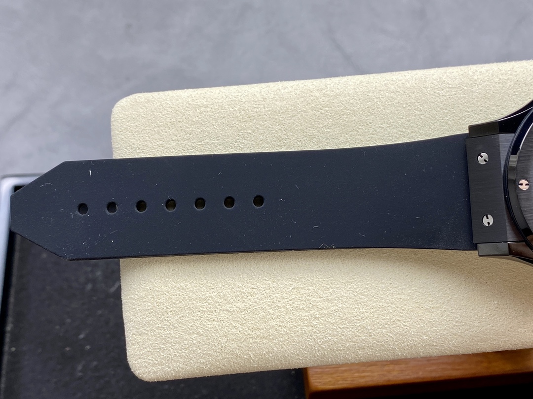 Hublot Classic Fusion 581.CX.1270.RX.MDM 45MM Mens