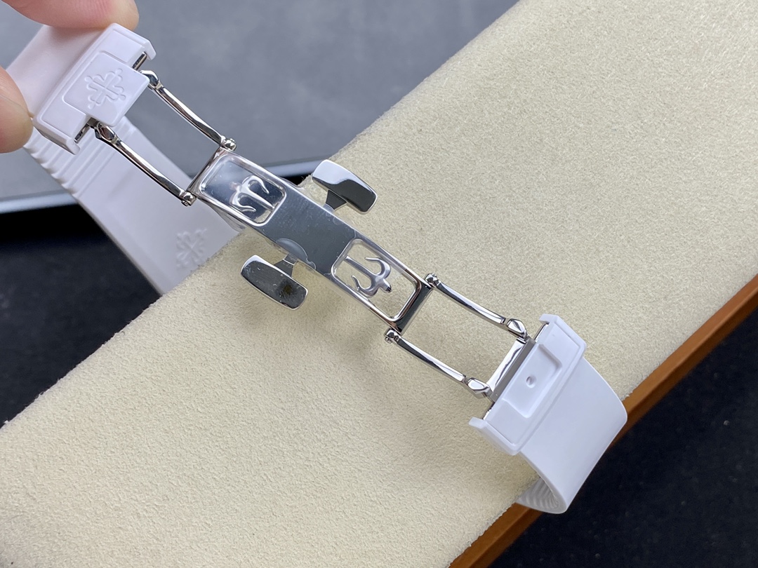 Patek Philippe Nautilus White Dial 5711 40MM Replica Watch