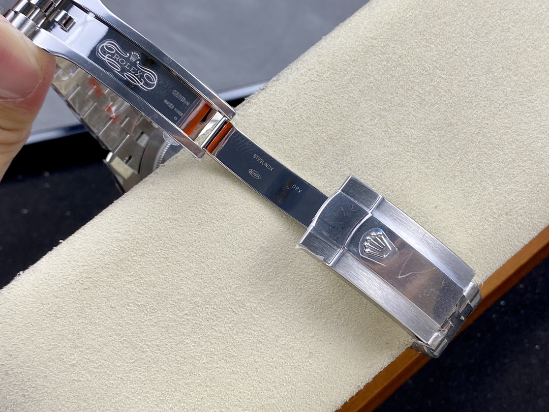 Rolex Datejust 41mm Stainless Steel 126300 0006 White Index Jubilee