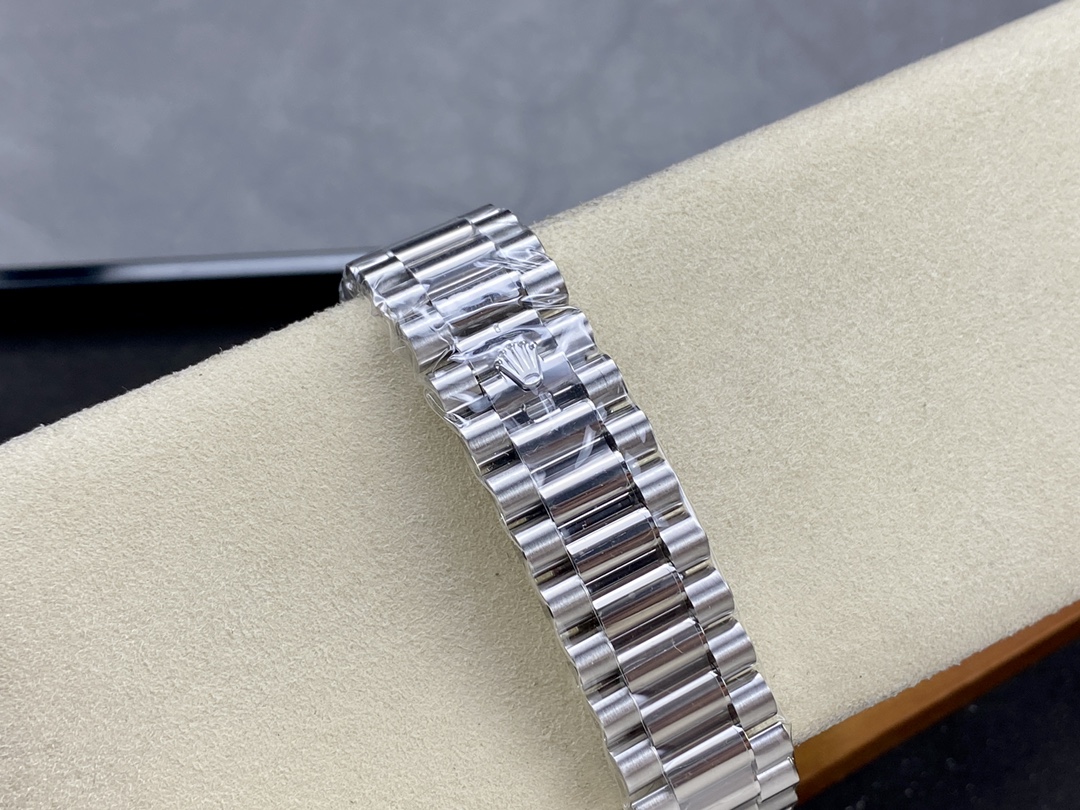 Rolex Day-Date 228239 White Roman Dial Fluted Bezel 40mm Mens Replica Watch