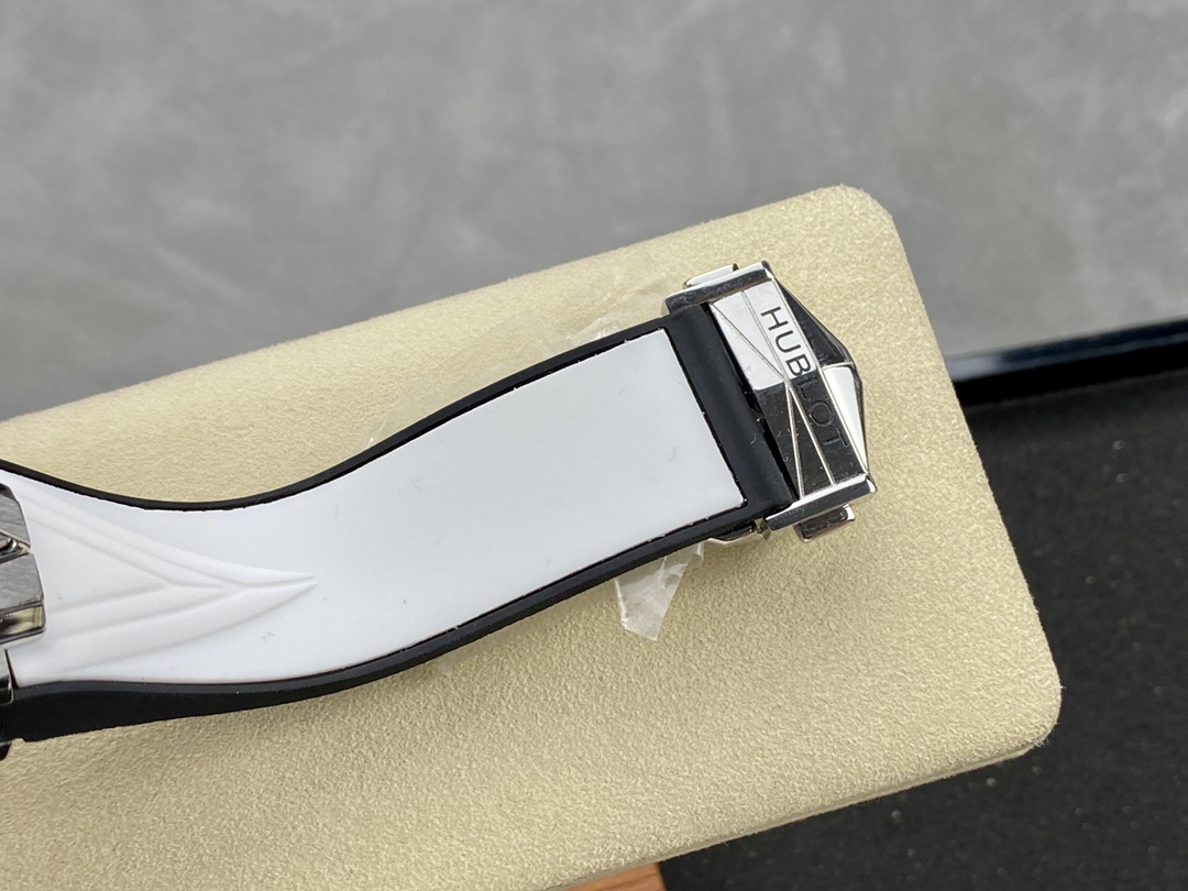 418.NX.2001.RX.1604.MXM20 Hublot Big Bang Titanium