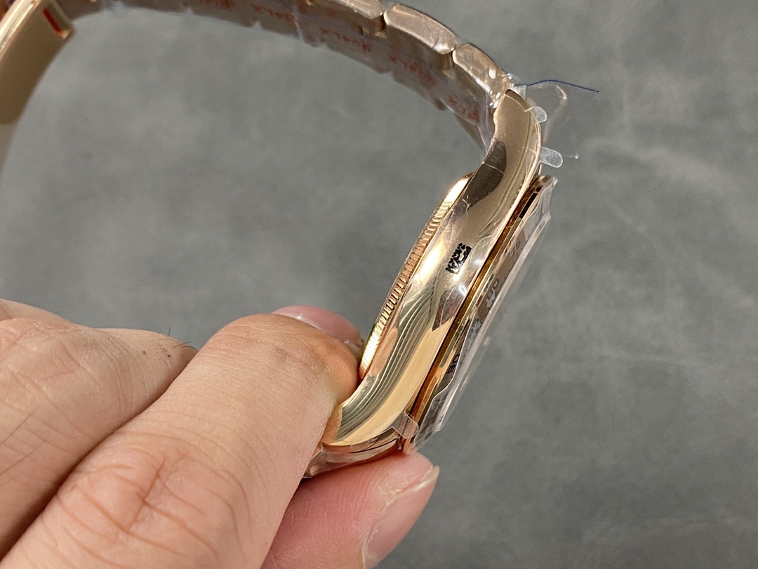 Rolex Cosmograph Daytona 126505 0003 Oyster Bracelet Rose Champagne Dial 40mm Mens Replica Watch