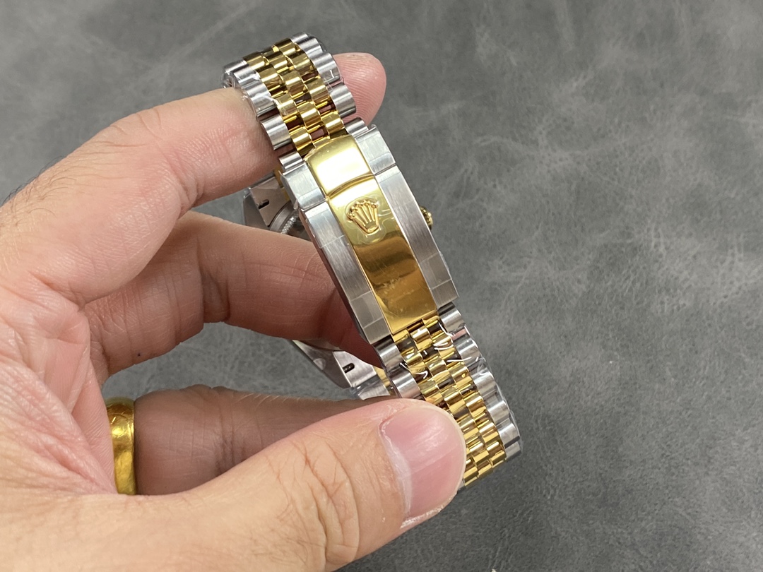 Rolex Datejust 126233 White Roman Dial Fluted Bezel 36MM Unisex Replica Watch