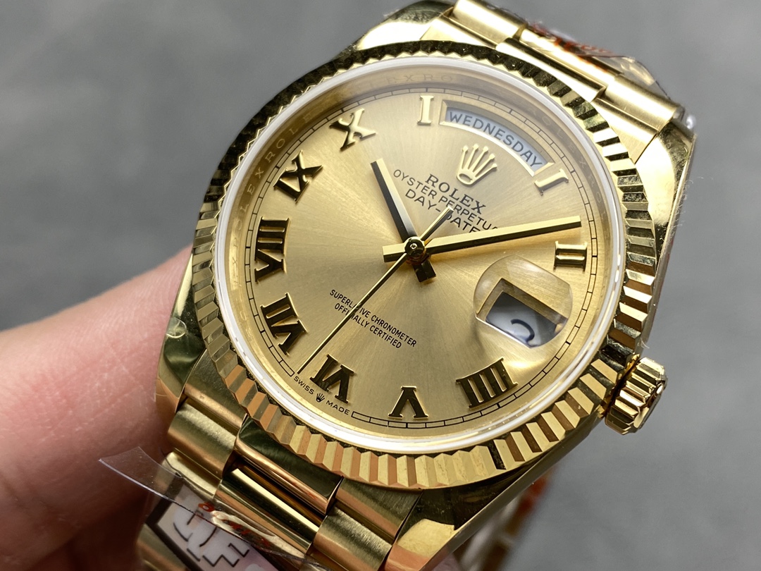 Rolex Day-Date 228238 Champagne Roman Dial Fluted Bezel 40mm Mens Replica Watch