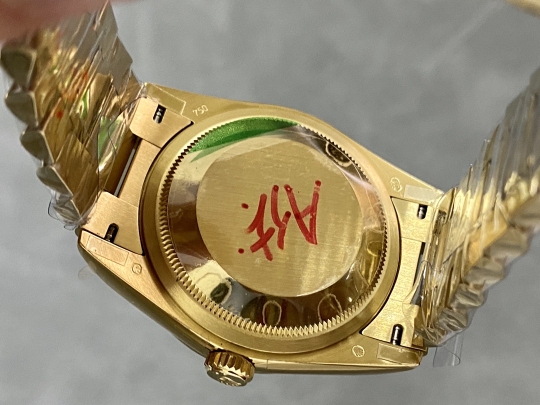 Rolex Day-Date 118208 Yellow Gold White Dial Roman Numeral 36mm Unisex Replica Watch