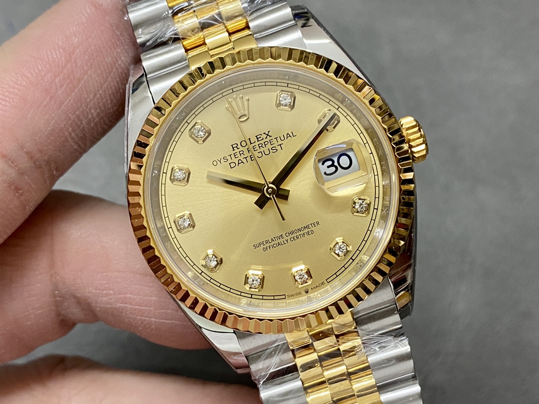 Rolex Datejust 126233 Champagne Diamond Dial Fluted Bezel 36MM Unisex Replica Watch