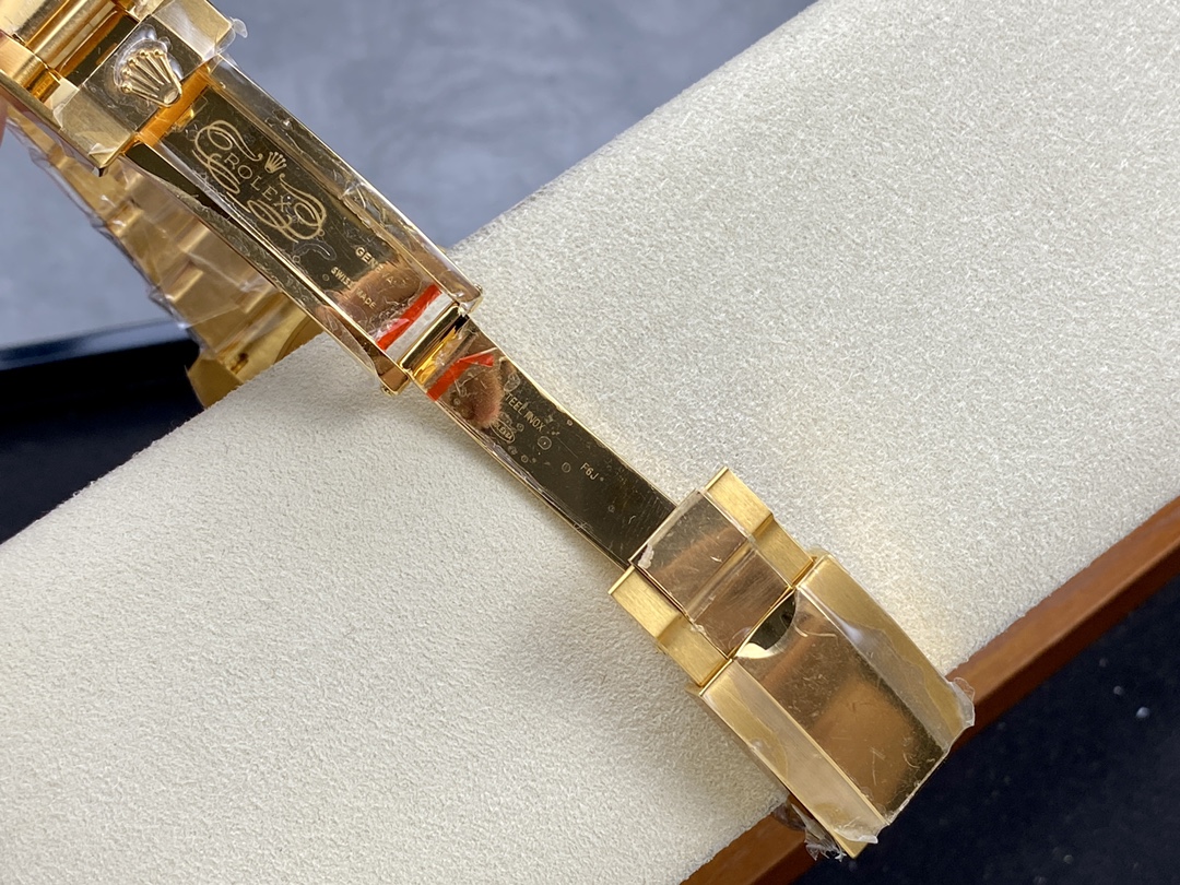 Rolex GMT Master II 116718LN Oyster Bracelet Green Dial 40mm Mens Replica Watch