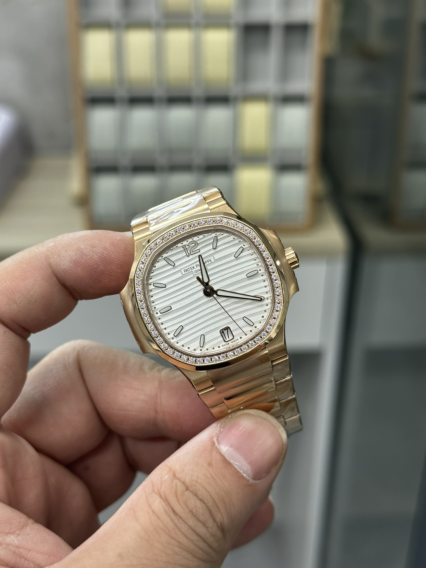 Patek Philippe Ladies Nautilus Golden Dial Rose Gold 7118 1200R 010
