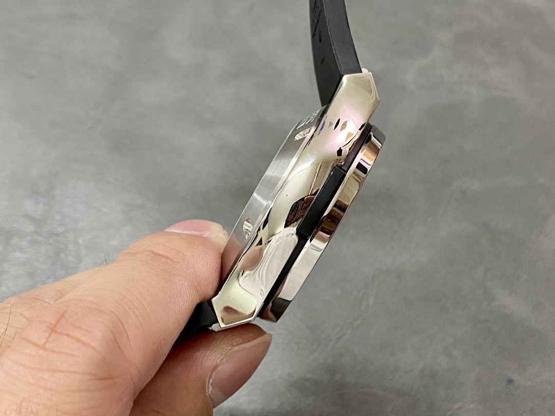 Hublot Classic Fusion 521.NX.1170.RX 45MM Mens