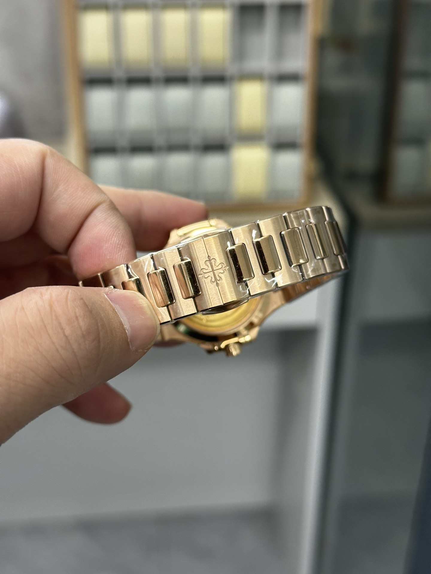 Patek Philippe Ladies Nautilus Golden Dial Rose Gold 7118 1200R 010