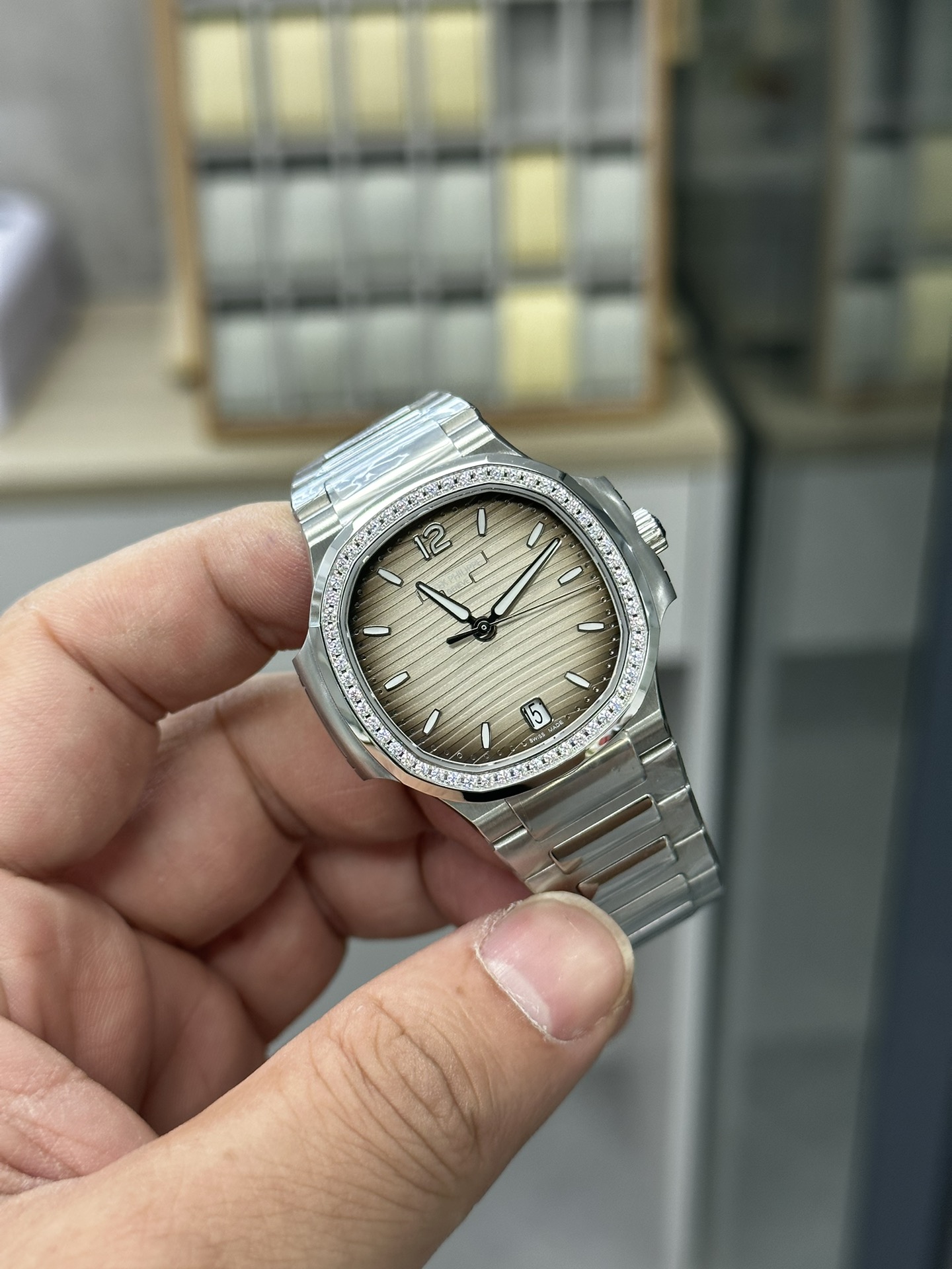 Patek Philippe Nautilus Automatic Diamond Grey Dial 7118 1200A 011 35.2mm