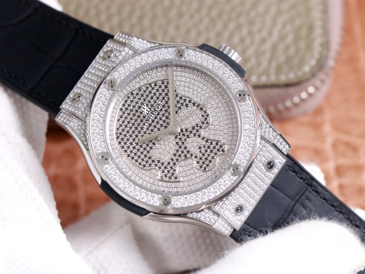 Hublot Classic Fusion Skull Titanium Full Pave 511.NX.9000.LR.1704.SKULL 45mm