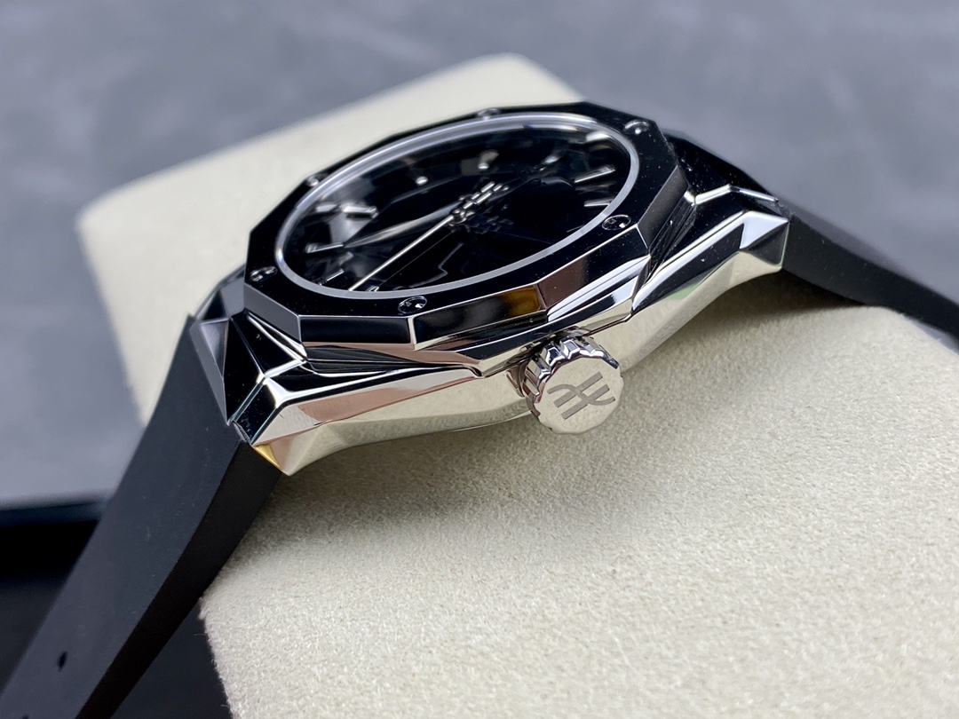 Hublot Classic Fusion 550.NS.2200.RW.ORL20 40 mm