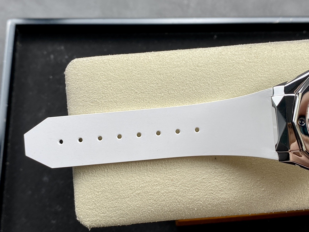 Hublot Classic Fusion 550.NS.2200.RW.ORL20 40 mm