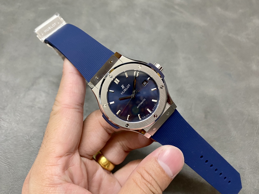 Hublot Classic Fusion 301.PB.131.RX 42mm Mens