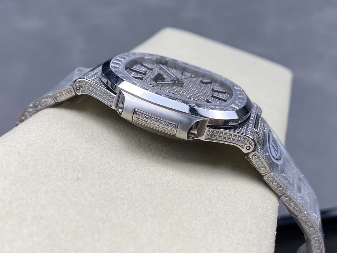 Patek Philippe Nautilus Diamond 5711 40mm & 35mm Replica Watch