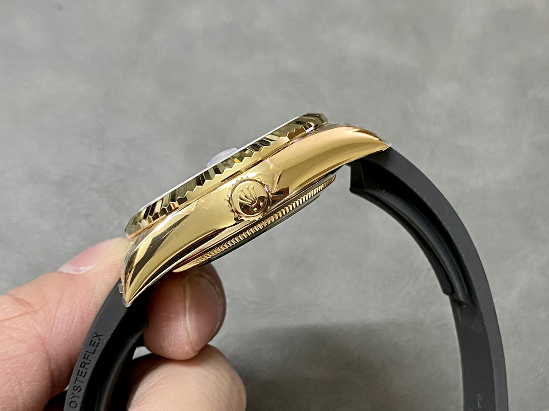 Rolex Sky Dweller m336238 0002 Yellow Gold Black Dial 42mm Mens Replica Watch