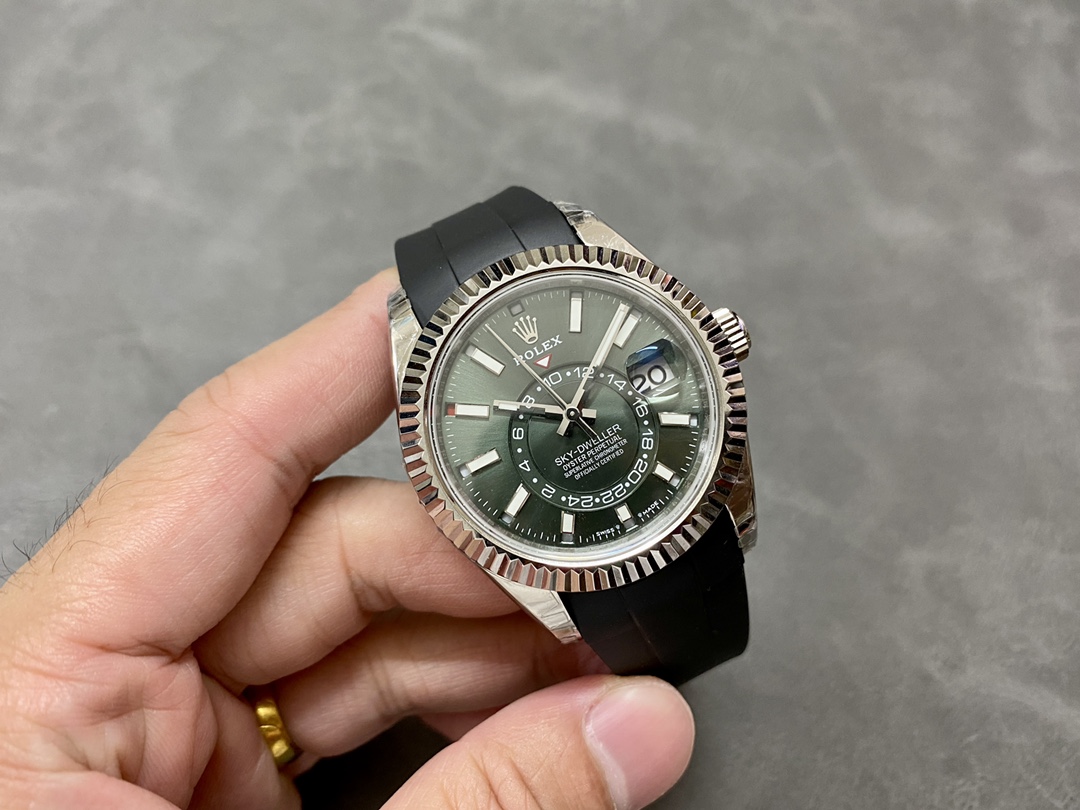 Rolex Sky Dweller 42mm 336239 Rubber Strap Black Dial Men's Watch