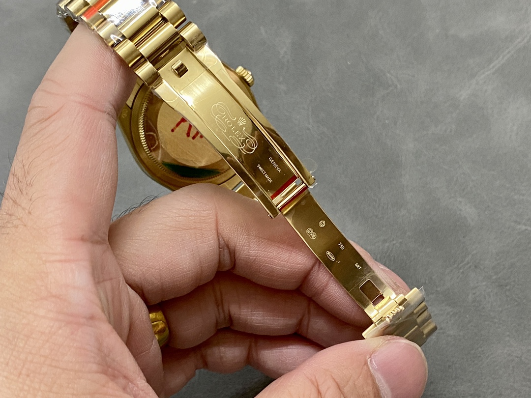 Rolex Day-Date 118208 Yellow Gold White Dial Roman Numeral 36mm Unisex Replica Watch