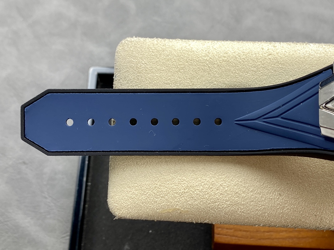 Hublot Big Bang Sang Bleu II Titanium 418.NX.5107.RX.MXM20