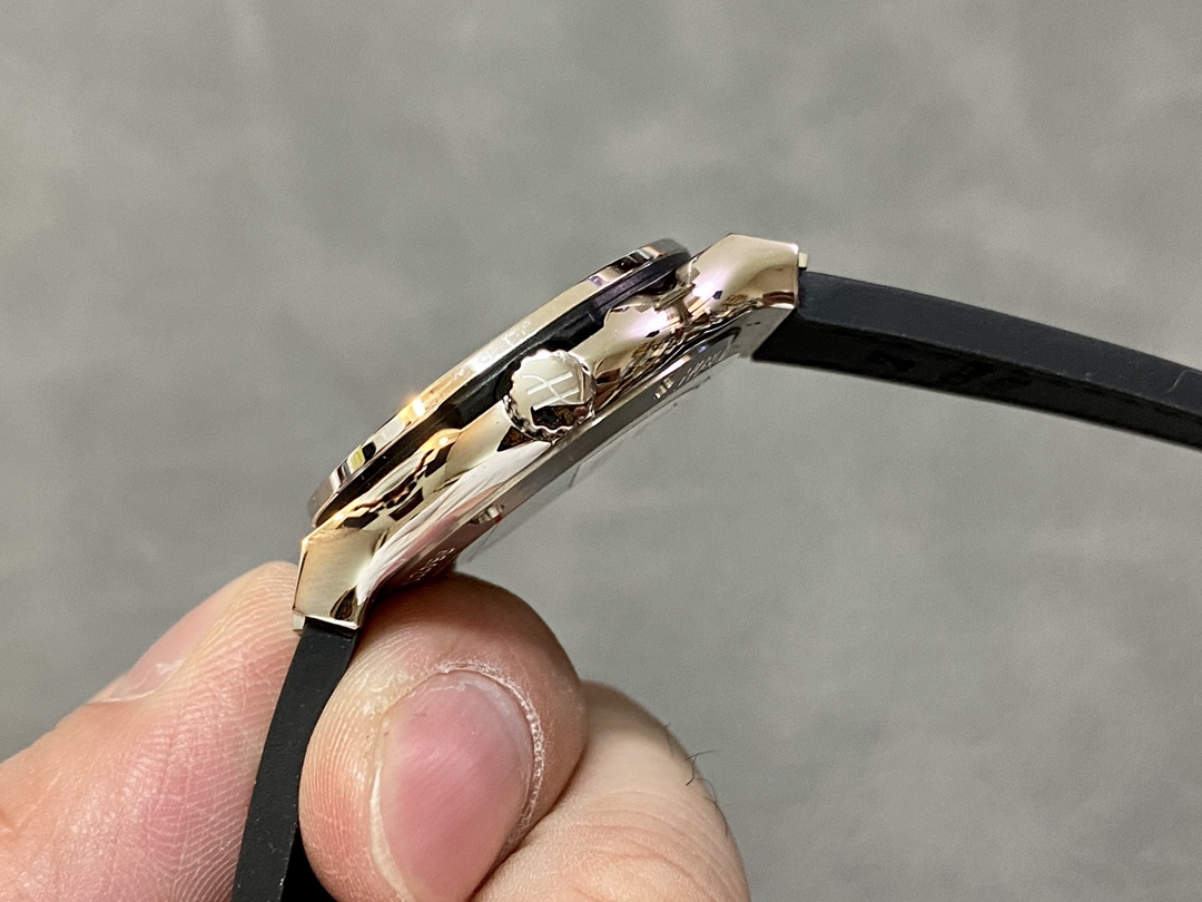 Hublot Classic Fusion 581.NX.1171.LR.1104 33mm Lady Watch