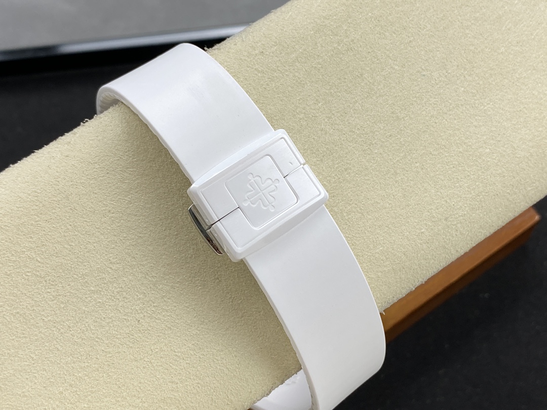 Patek Philippe Nautilus Blue 5711 40MM Watch