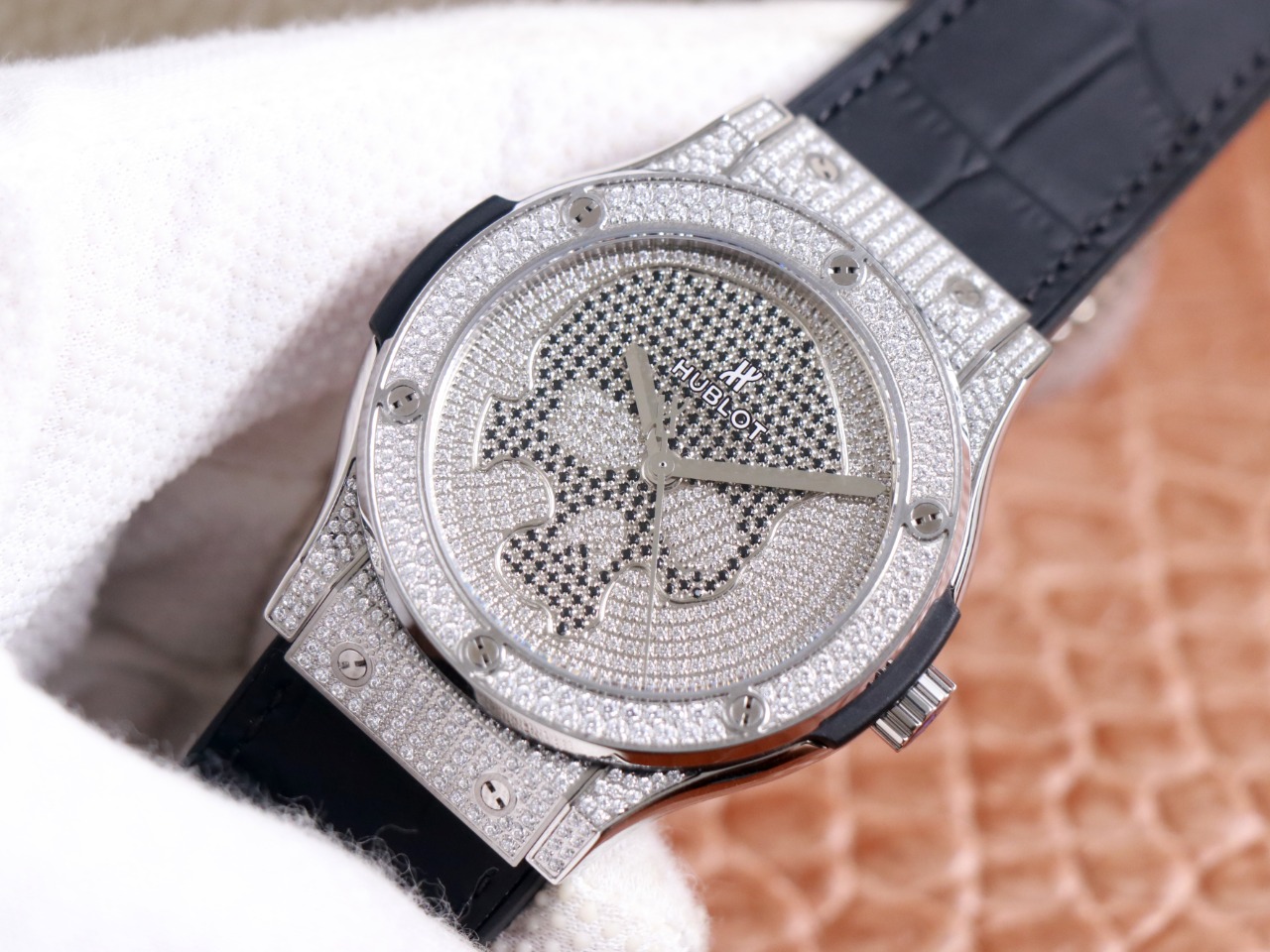 Hublot Classic Fusion Skull Titanium Full Pave 511.NX.9000.LR.1704.SKULL 45mm