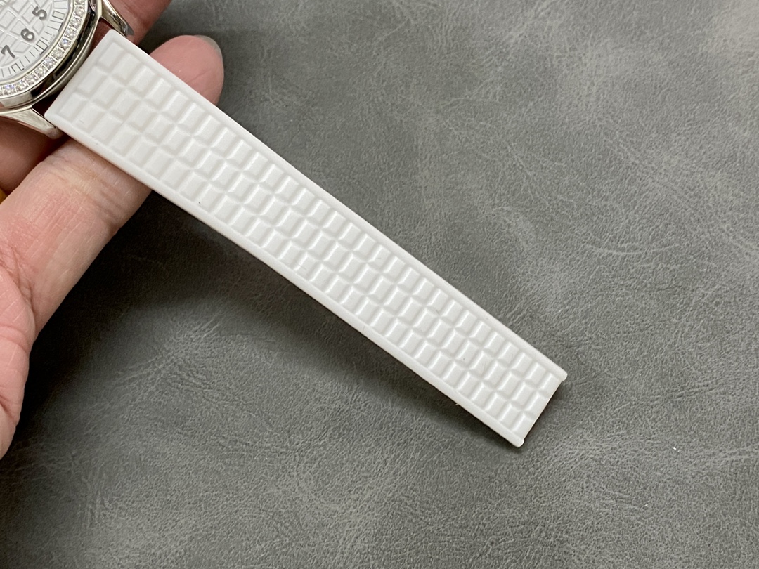 Replica Patek Philippe Aquanaut White 5067A 024 36mm Lady Watch