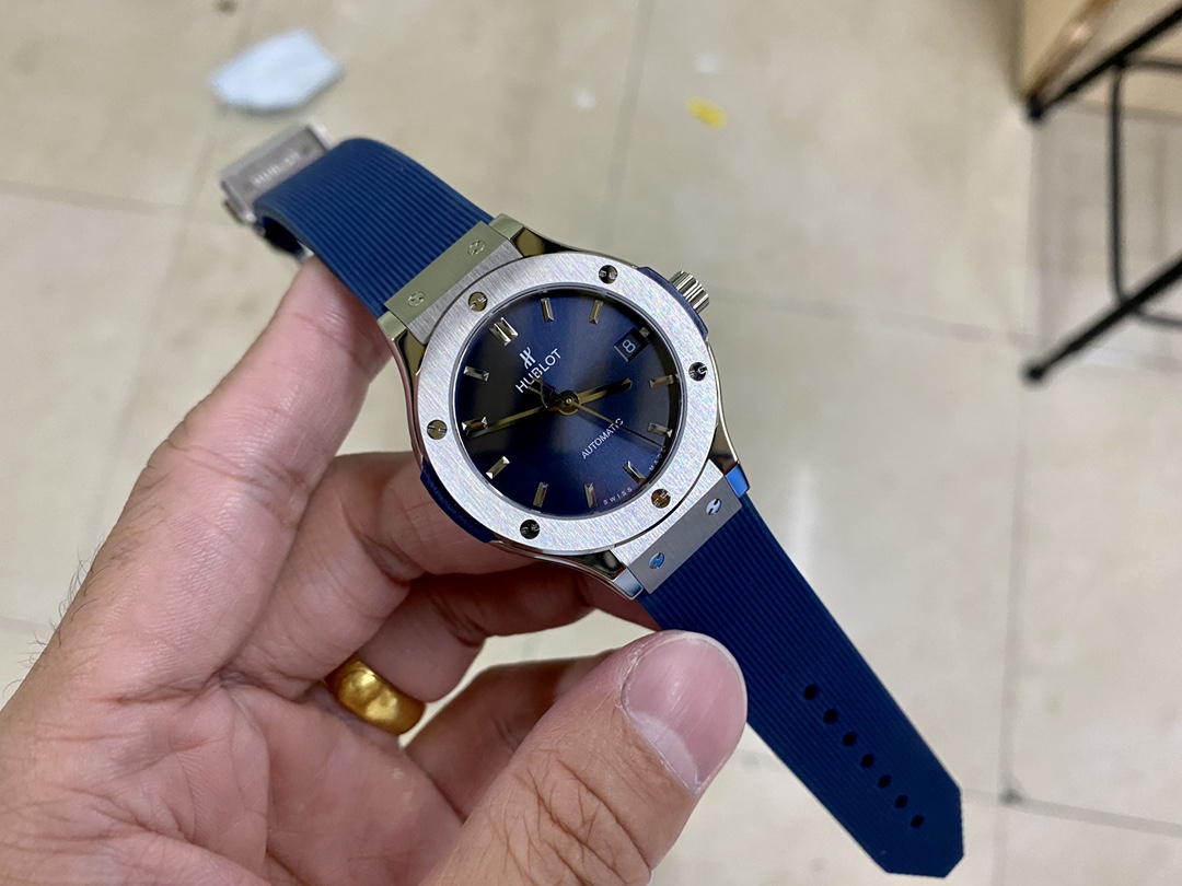 Hublot Classic Fusion 565.NX.1171.RX 38 mm Lady