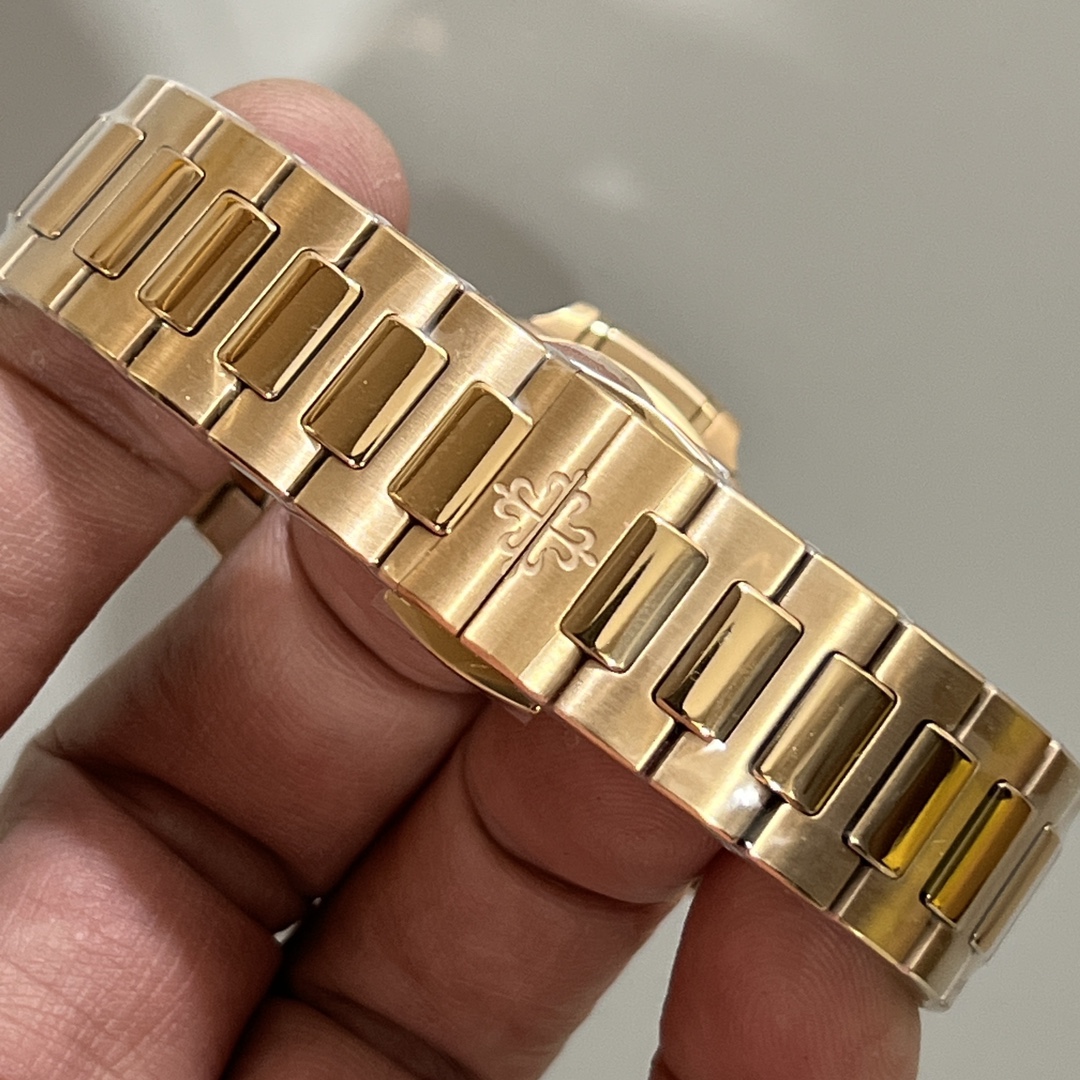 Patek Philippe Nautilus Ladies Rose Gold Gemset Bezel 7118 1300R 001