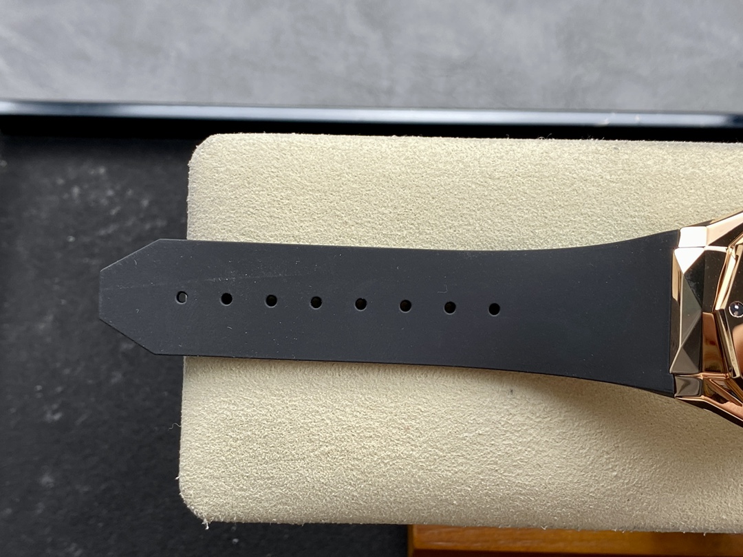 Hublot Classic Fusion 550.OS.1800.RX.ORL19 40 mm