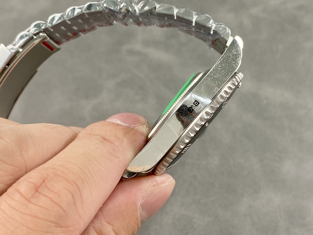 Rolex Submariner 41 Black Dial Fluted Bezel Jubilee 126610LN Men's Watch