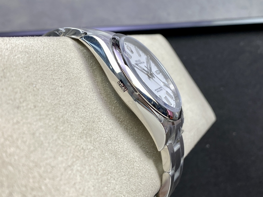 Rolex Oyster Perpetual 114300 White Dial 39mm Mens Replica Watch