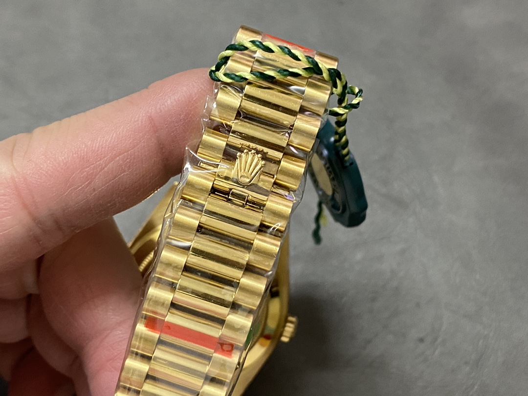 Rolex Day-Date 40 18K Yellow Gold Diamond Paved Dial Diamond m228348rbr 0037