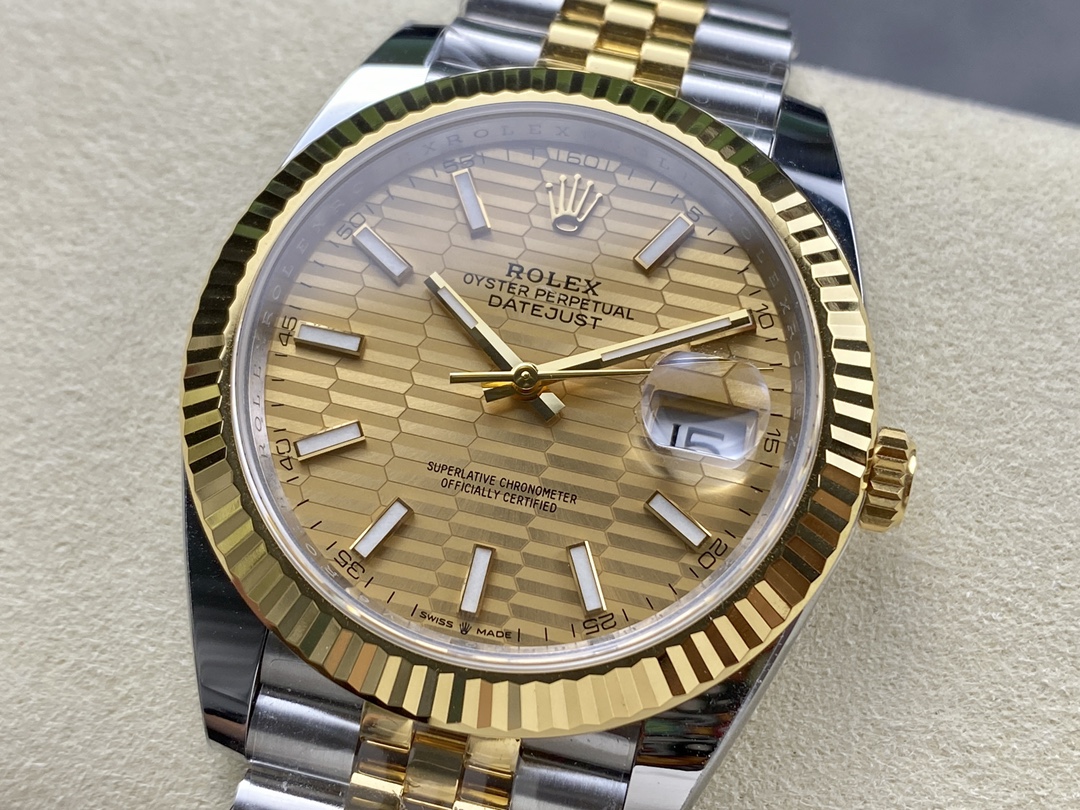 Rolex Datejust 41 126333 Golden Fluted Motif Champagne Dial