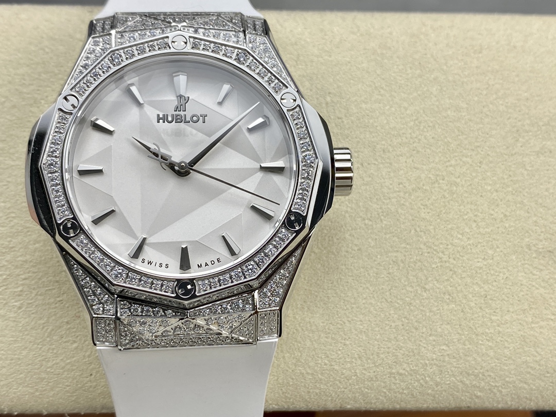 Hublot Classic Fusion 550.NS.2200.RW.1604.ORL20 40mm