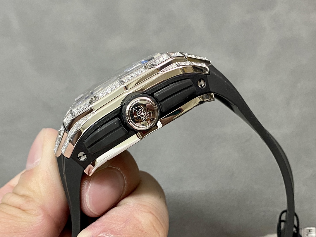 Hublot Spirit of Big Bang 648.NX.0107.RX.1604.MXM23 42mm