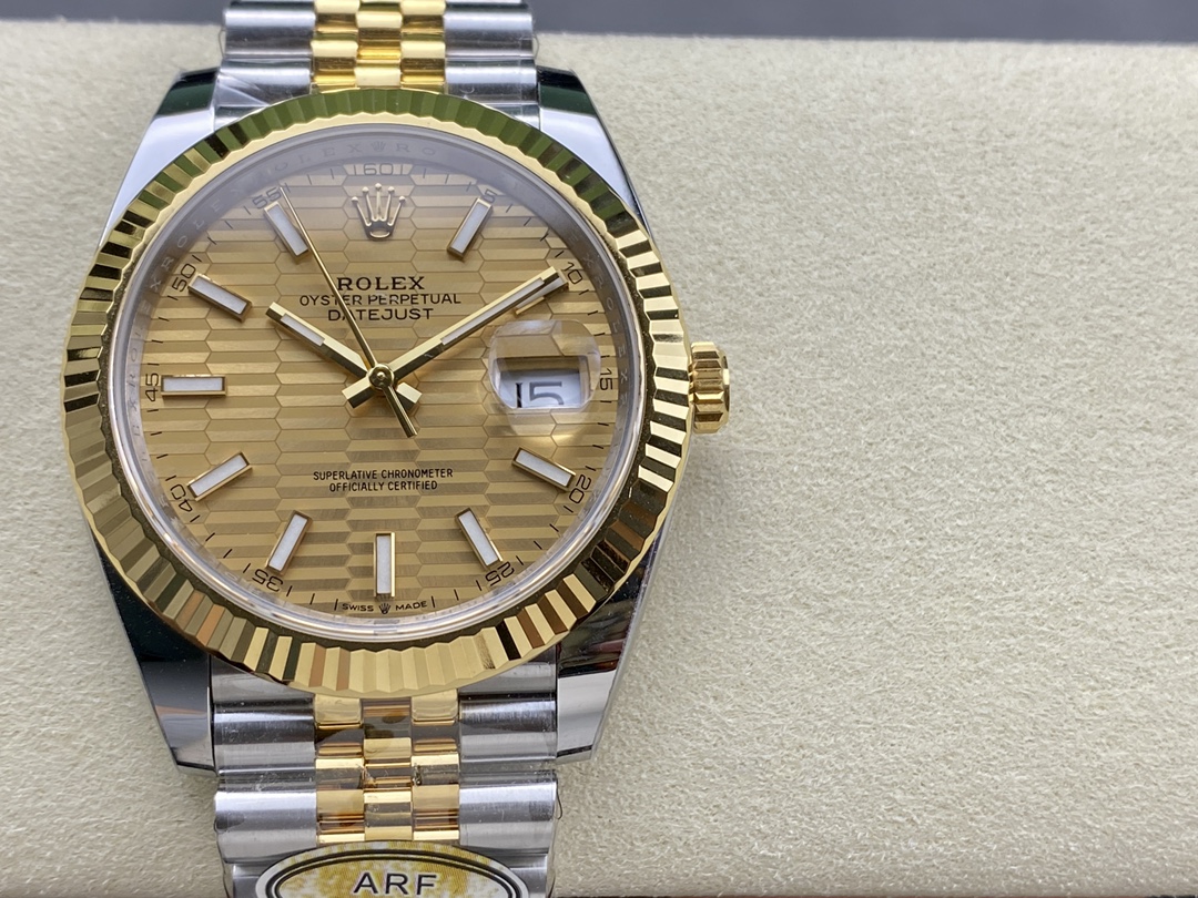 Rolex Datejust 41 126333 Golden Fluted Motif Champagne Dial