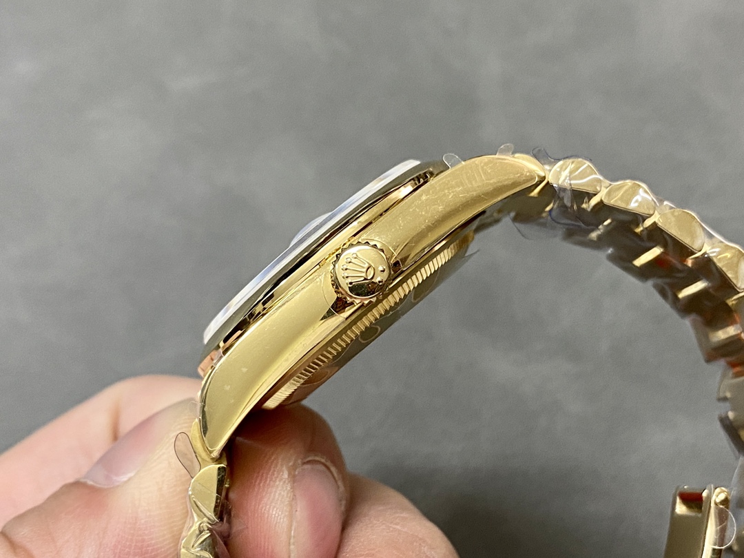 Rolex Day-Date 118208 Yellow Gold White Dial Roman Numeral 36mm Unisex Replica Watch