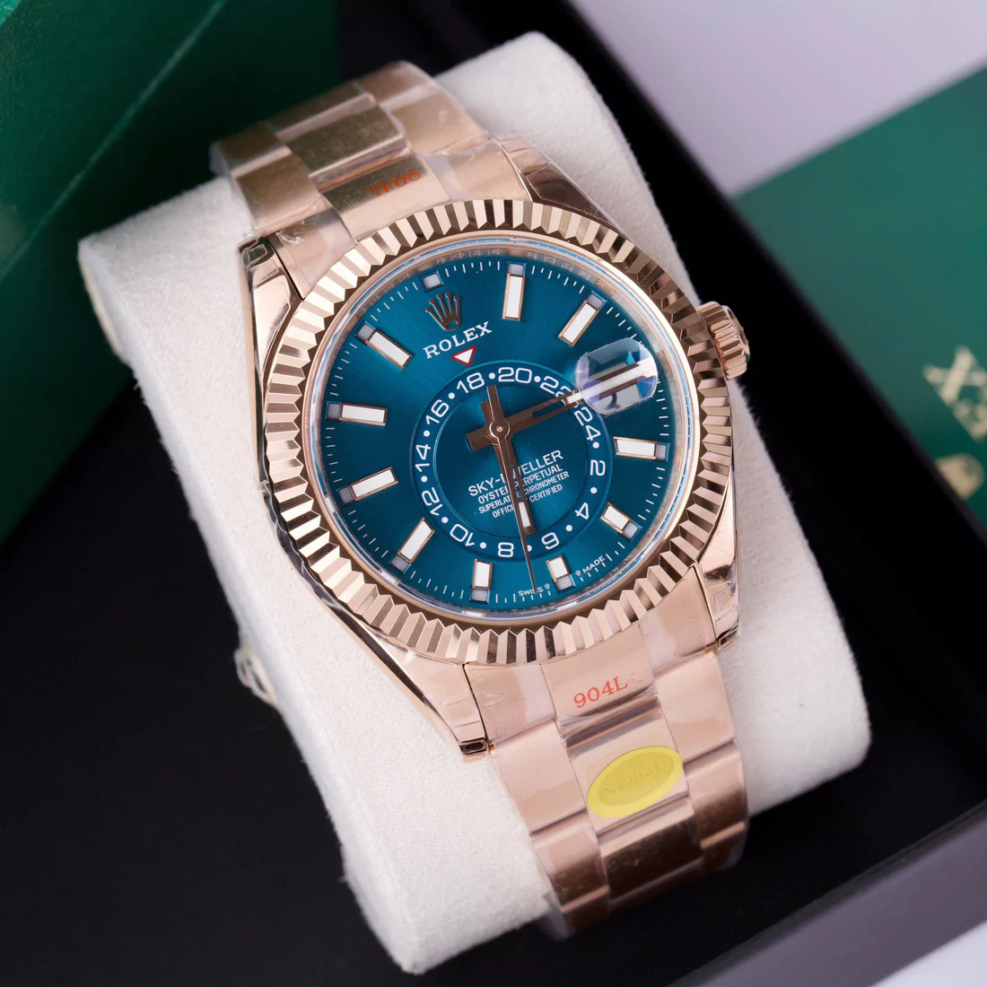 Rolex Sky Dweller in 18 kt Everose gold m336935 0001 42mm