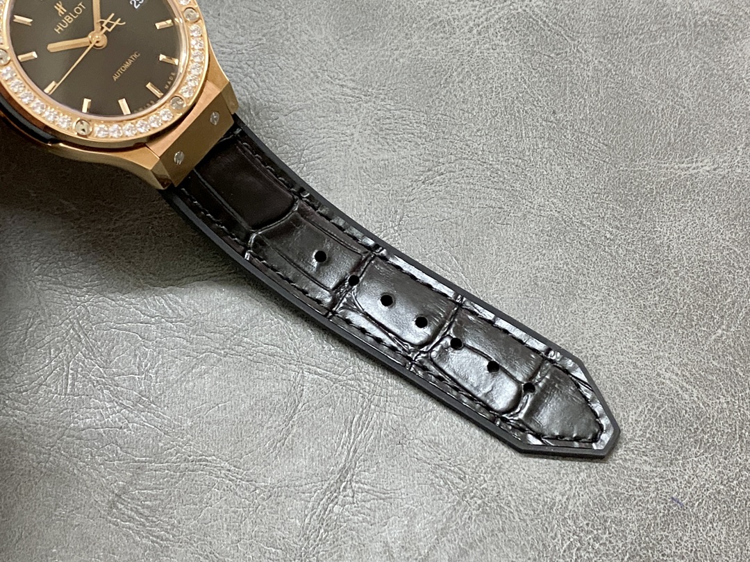 565.OX.1480.LR.1204 Hublot Classic Fusion Automatic 38mm