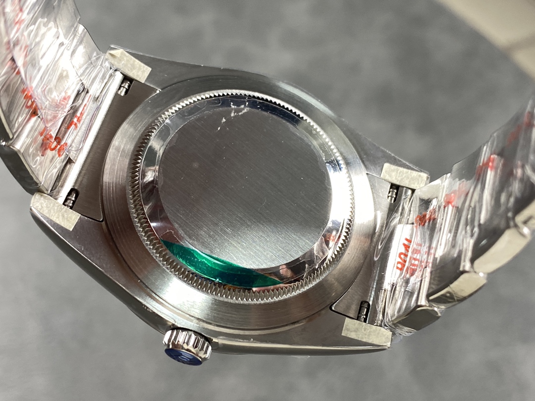 Rolex Oyster Perpetual 41mm Smooth Bezel Oyster Bracelet Silver Dial 124300 0001