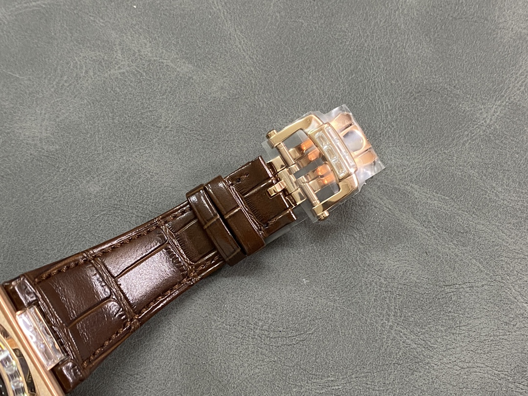 Replica Patek Philippe Nautilus 5724 001 40mm Mens Watch