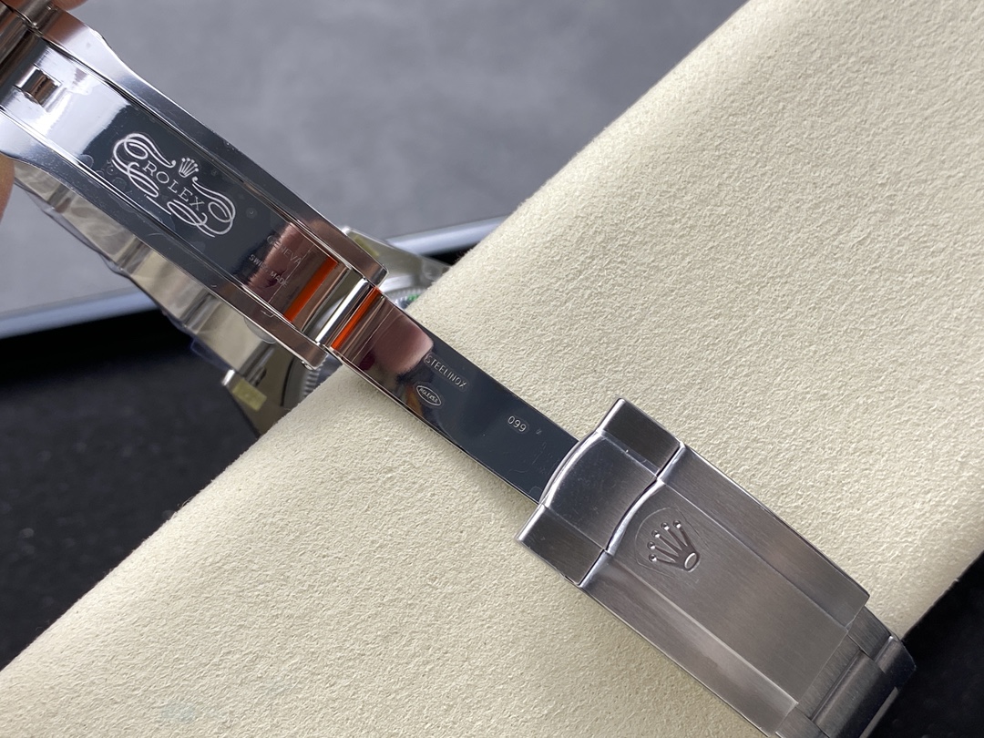 Rolex Oyster Perpetual 36mm 126000 Green Dial