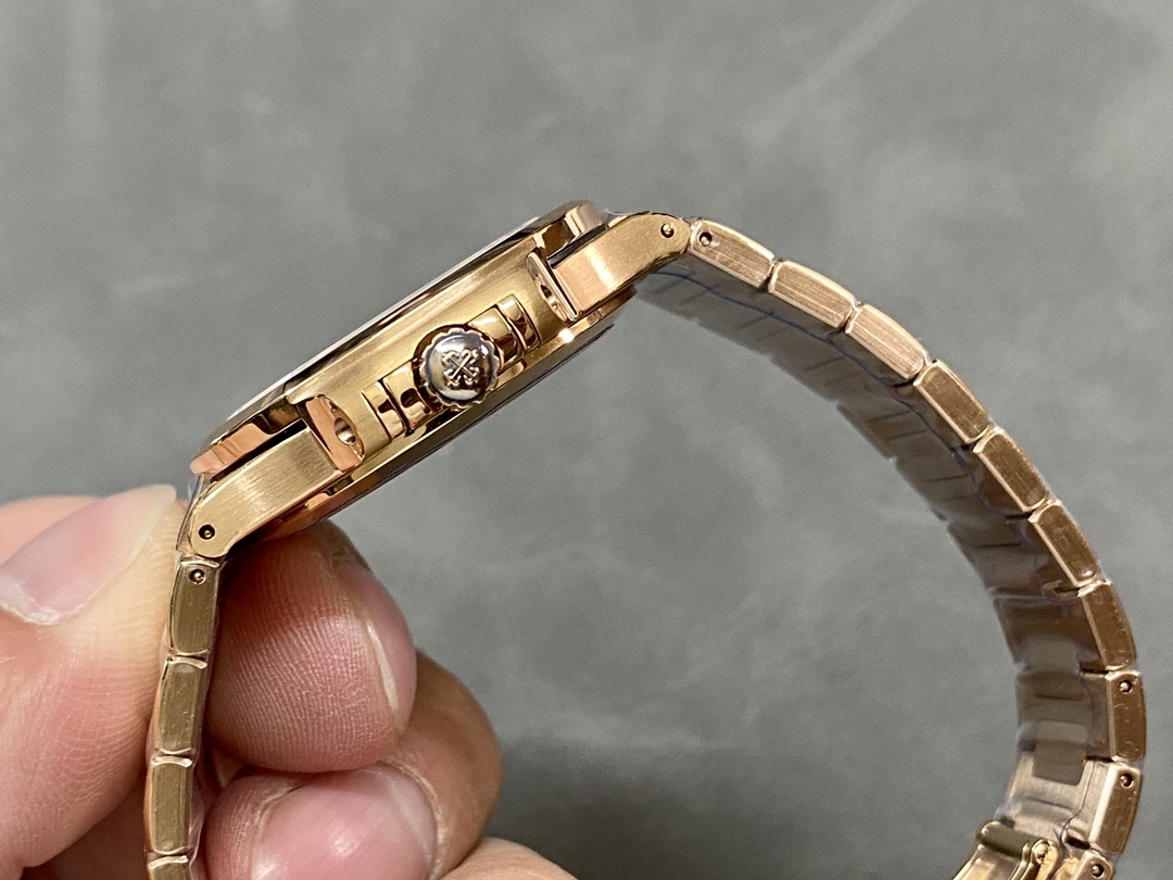 Replica Patek Philippe Nautilus 7118 1200R 001 40mm Mens Watch