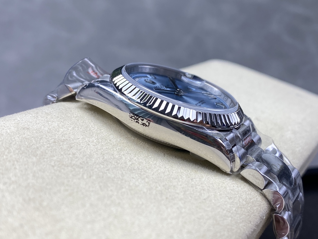Rolex Day-Date 228236 0012 Fluted Bezel Ice Blue Dial 40MM Mens Replica Watch