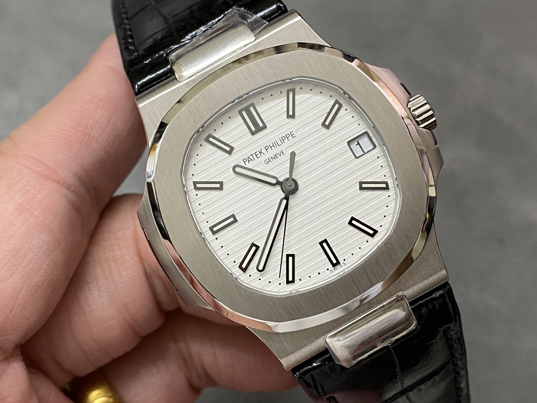 Patek Philippe Nautilus 5711 1A 40mm Mens Replica Watch