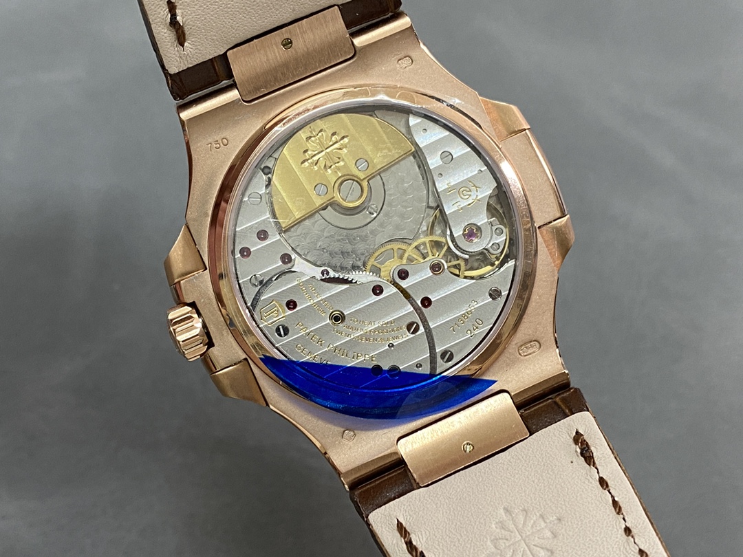 Replica Patek Philippe Nautilus 5724 001 40mm Mens Watch