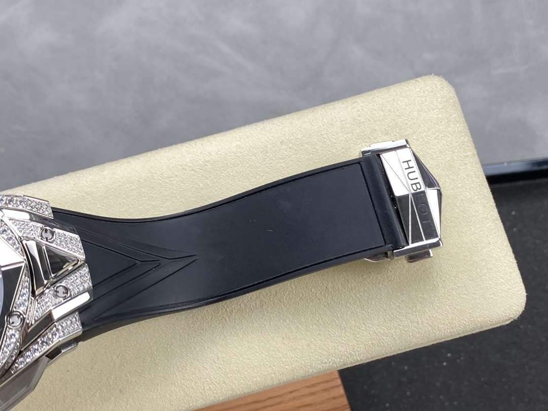 418.NX.1107.RX.1604.MXM20 Hublot Big Bang Sang Bleu II Titanium Pave