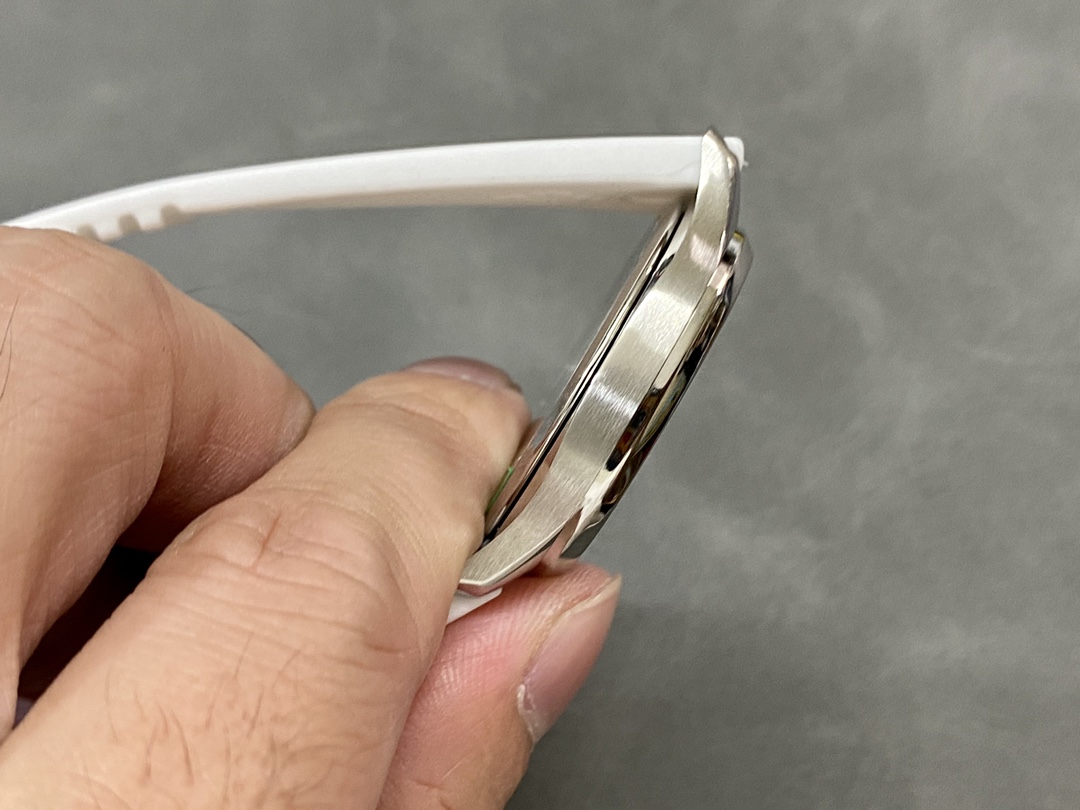 Replica Patek Philippe Aquanaut White 5067A 024 36mm Lady Watch